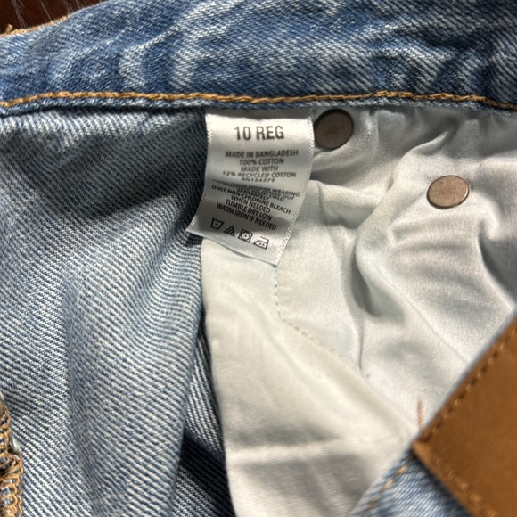 Aeropostale, Size 10 "90s Baggy" Jeans, Excellent Used Condition. - Picture 4 of 4